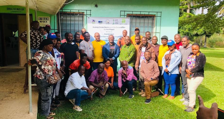 Participates and facilitators at the workshop 