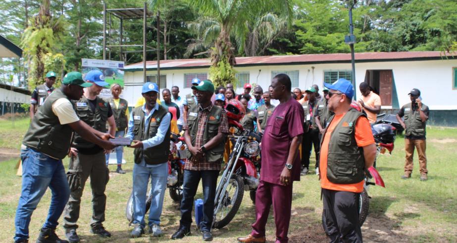 Dr. Samuel Mesele officially hands over gadgets and equipment to CARI) for the nationwide soil data collection and classification survey under the Soils4Liberia Project.
