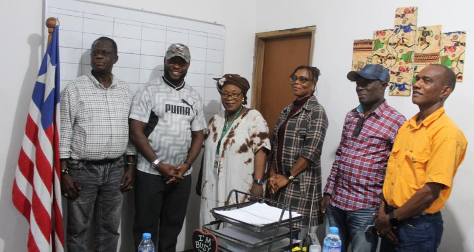 Dr. Josiah Joekai, flanked by the CARI Director General, Administrator, Human Resource, Internal Auditor (IAA), and Deputy Director General for Research