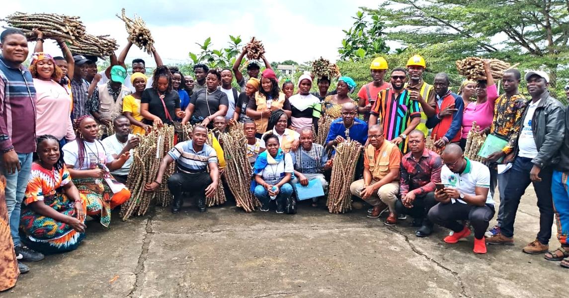 MOA officals and CARI administration interacting with farmers on SAH technology approach at CARI