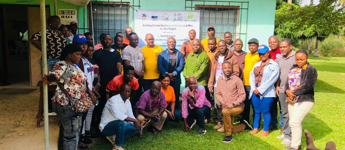 Participates and facilitators at the workshop 