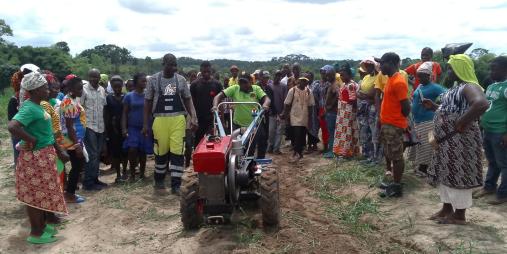 CARI technicians trained more than 100 farmers from 10 cooperatives in Bong County on site selection and land clearing, utilizing simple farm machinery to enhance efficiency and promote modern agricultural practices.