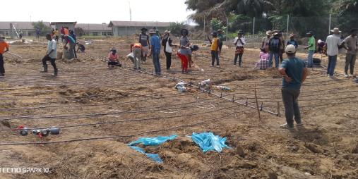Participants from farmer cooperatives in Bong, Grand Bassa Counties and students from the Grand Bassa University installed drip irrigation systems at the Best Practice Hub in Buchanan